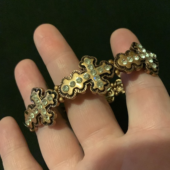 ❤️❤️❤️NWT Elegant and simple Gold and Silver Cross Bracelet!! ❤️❤️❤️ - Picture 10 of 11